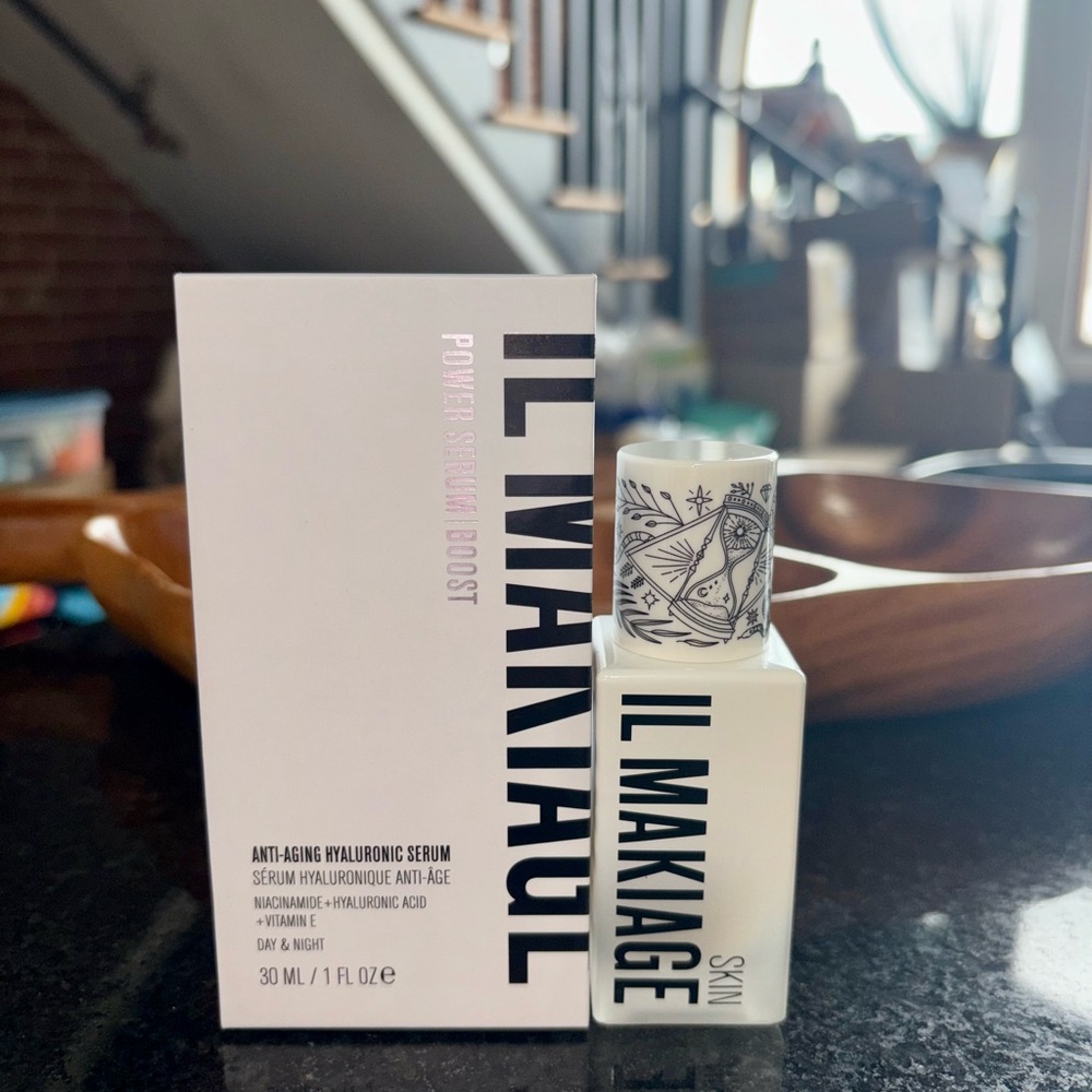 IL MAKIAGE POWER BOOST SERUM
ANTI-AGING HYALURONIC SERUM